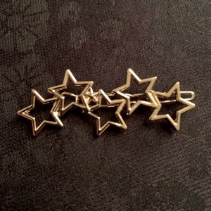 Star barrette in gold. Medium size